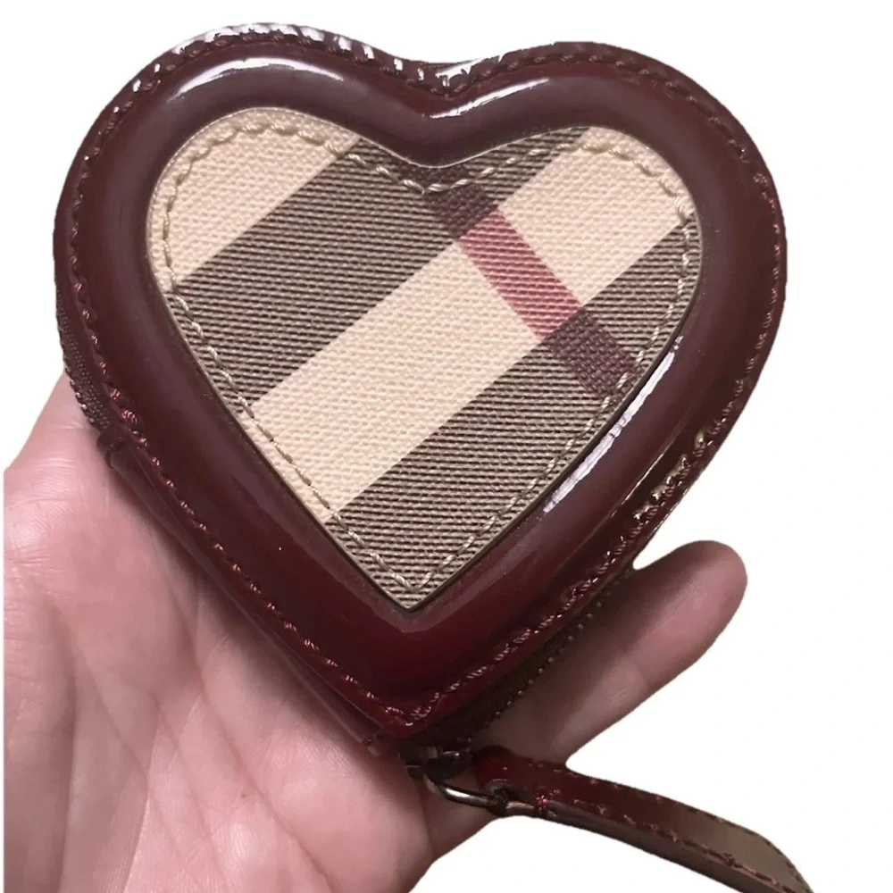 Burberry ❤️ Nova Check Heart Shaped Coin Holder Zip Pouch - Picture 2 of 5